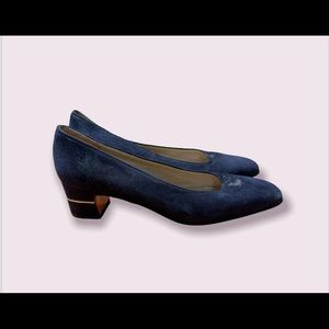 Ferragamo heels blue with gold detail